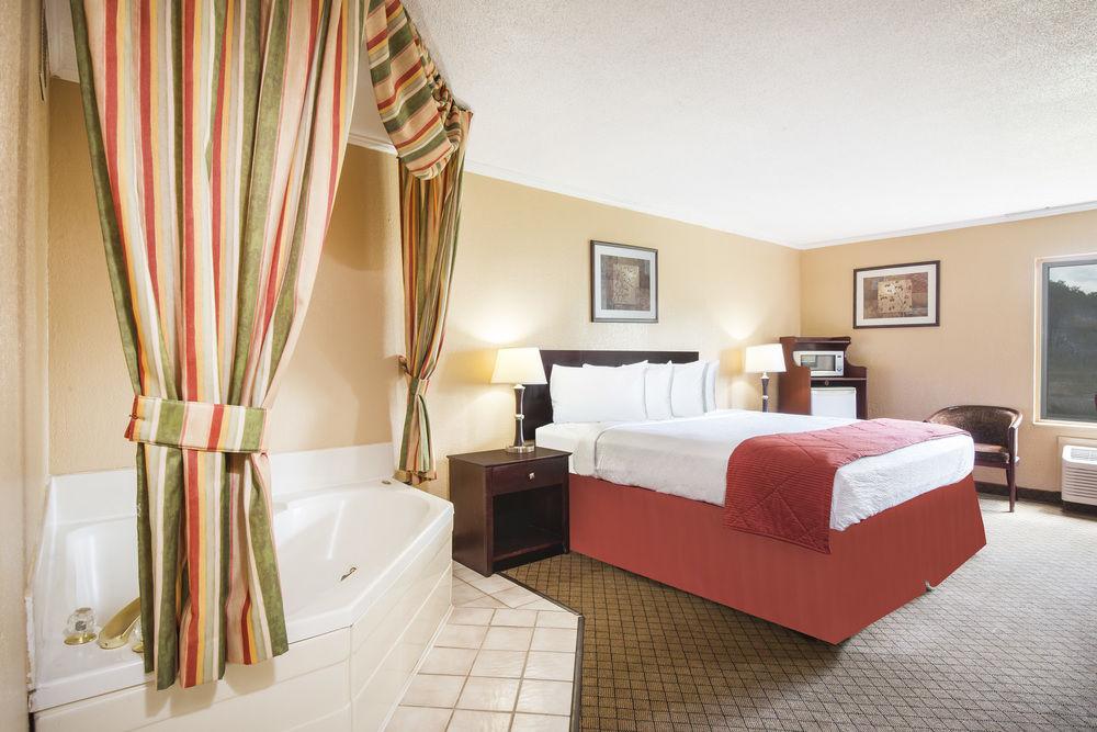 Red Roof Inn Ashtabula - Austinburg Екстер'єр фото